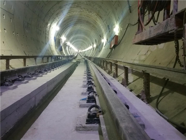 西(xī)安地鐵4号(hào)線地下隧(sui)道鋪軌使(shǐ)用的公司(sī)軌枕